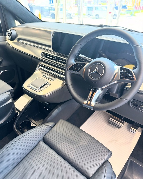 展示車のご案内💁🏼‍♀️<V220d EXCLUSIVE long Platinum Suite