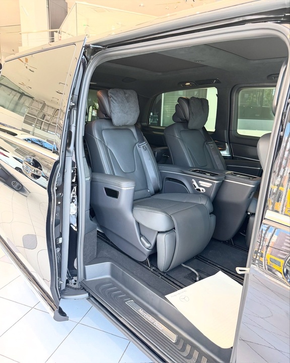 展示車のご案内💁🏼‍♀️<V220d EXCLUSIVE long Platinum Suite