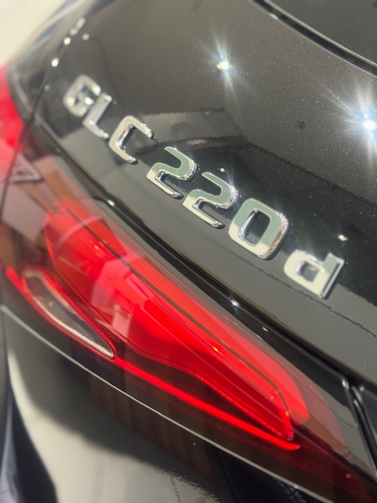 展示車のご案内💁🏼‍♀️＜GLC220d 4MATIC