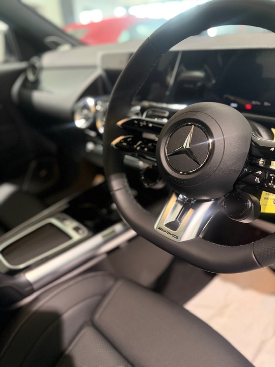 展示車のご案内💁🏼‍♀️＜Mercedes-AMG GLA35 4MATIC