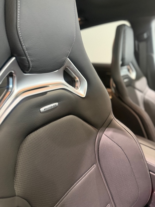 展示車のご案内💁🏼‍♀️＜Mercedes-AMG GLA35 4MATIC