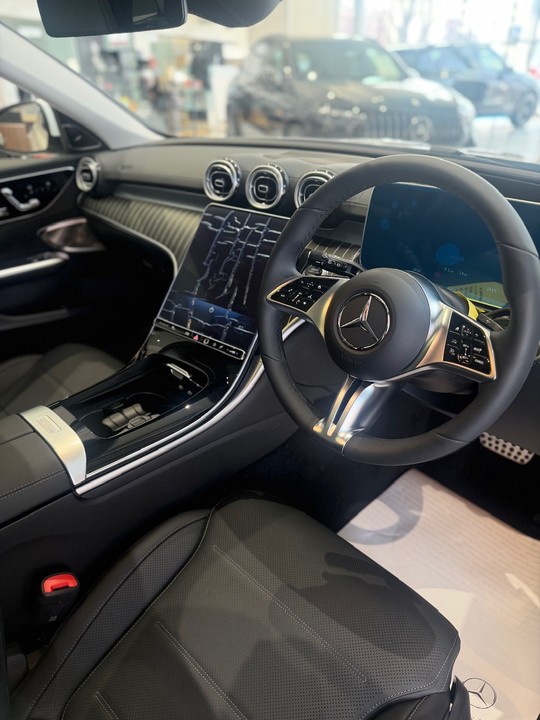 展示車のご案内💁🏼‍♀️＜C220d 4MATIC All-Terrain