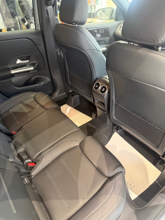 展示車のご案内💁🏼‍♀️＜GLA200d 4MATIC Urban Stars