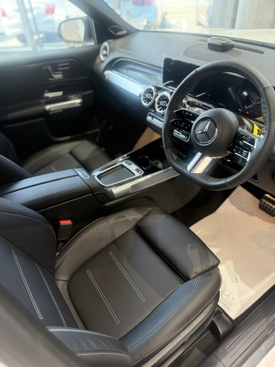 展示車のご案内💁🏼‍♀️＜GLB200d 4MATIC Urban Stars