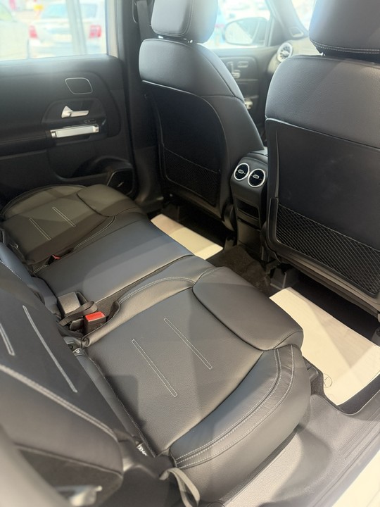 展示車のご案内💁🏼‍♀️＜GLB200d 4MATIC Urban Stars