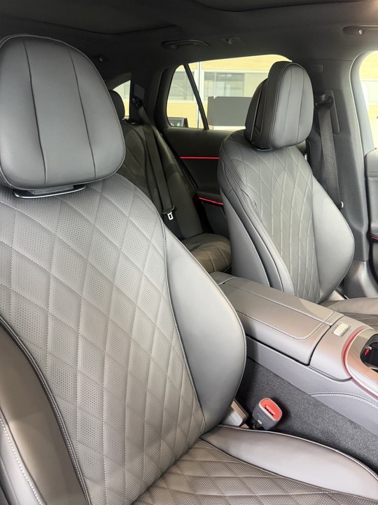展示車のご案内💁🏼‍♀️<E220d 4MATIC All Terrain