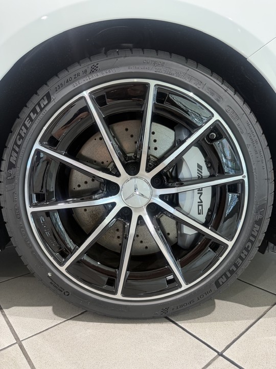 展示車のご案内💁🏼‍♀️<Mercedes-AMG A35 4MATIC